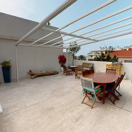 Superbe Climatise Avec Grande Terrasse Et Parking A - Fr-1-196-290 Apartment *